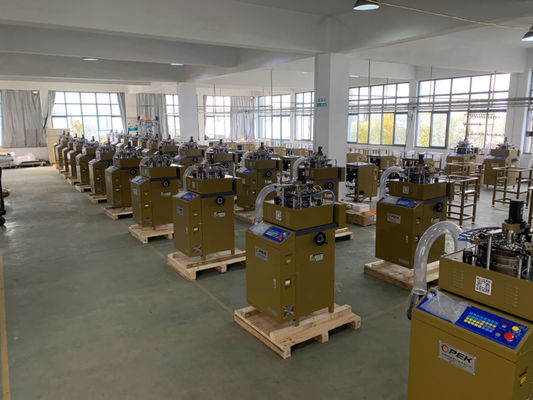 A mais recente máquina de tricô da Opek para futebol de lã e chapéus acrílicos de pequeno diâmetro perfeito