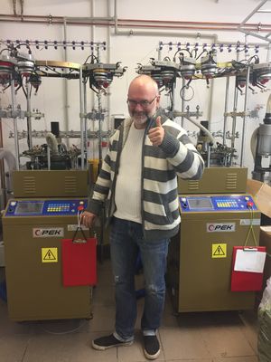 Máquina de fabricação automática de tampões de cabeça Opek Tecnologia avançada e servomotor