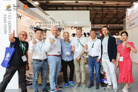 Máquina de costura industrial totalmente automática Produtos de costura de caminhada com costura de overlock