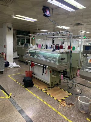 Máquina de tricô plana de 80 polegadas para baixo custo de manutenção e colar de transporte duplo