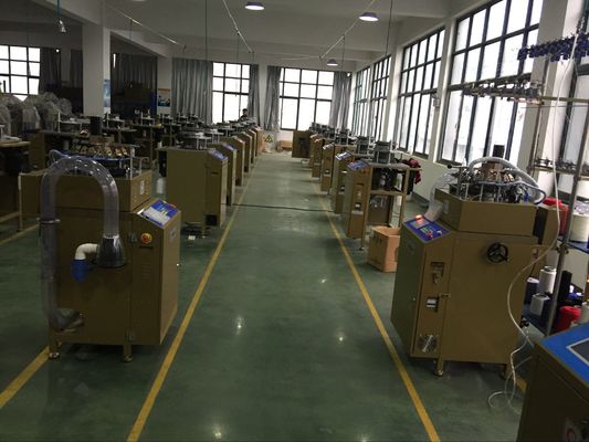 Máquina de fabricação de chapéus e lenços circulares com controle computadorizado
