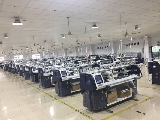 Máquina de costura para produção de camisolas