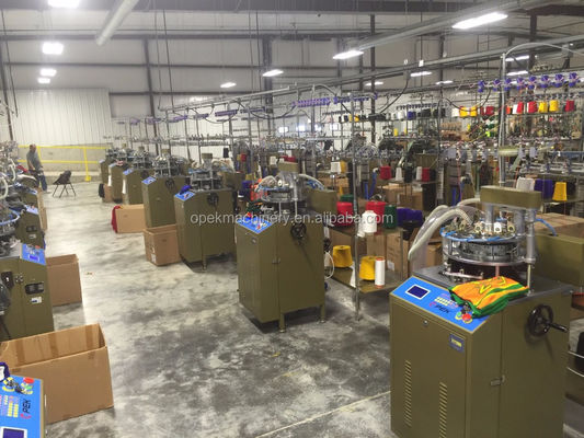 Pequena máquina de tricô circular para a produção de chapéus circulares