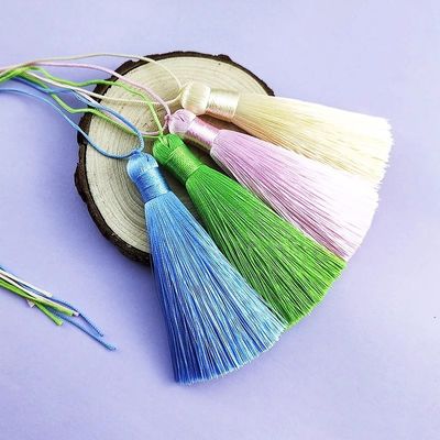 2-4 Feeder Chinese Fringes Tassel Making Machine para a produção de Beanie Pompom