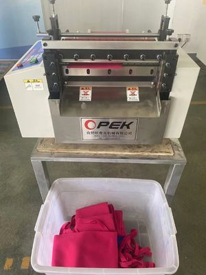 Tipo de corte Máquina de corte de tecido de malha de operação automática para chapéu de fita 0,9 Kw