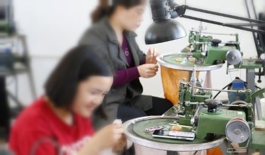 Máquina de ligação de padrões de tricô de transferência de tecnologia de sistema único para camisolas