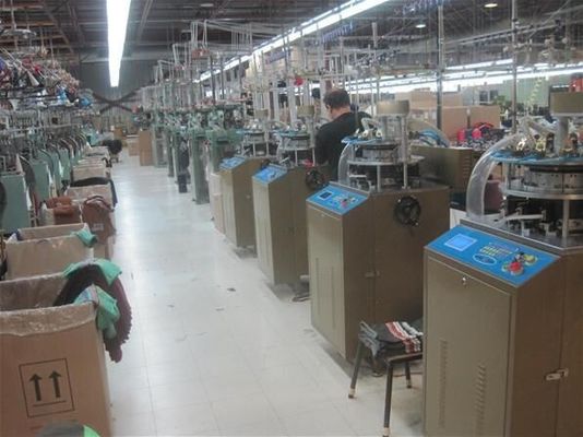 Máquina de fabricação de chapéus e lenços circulares com controle computadorizado